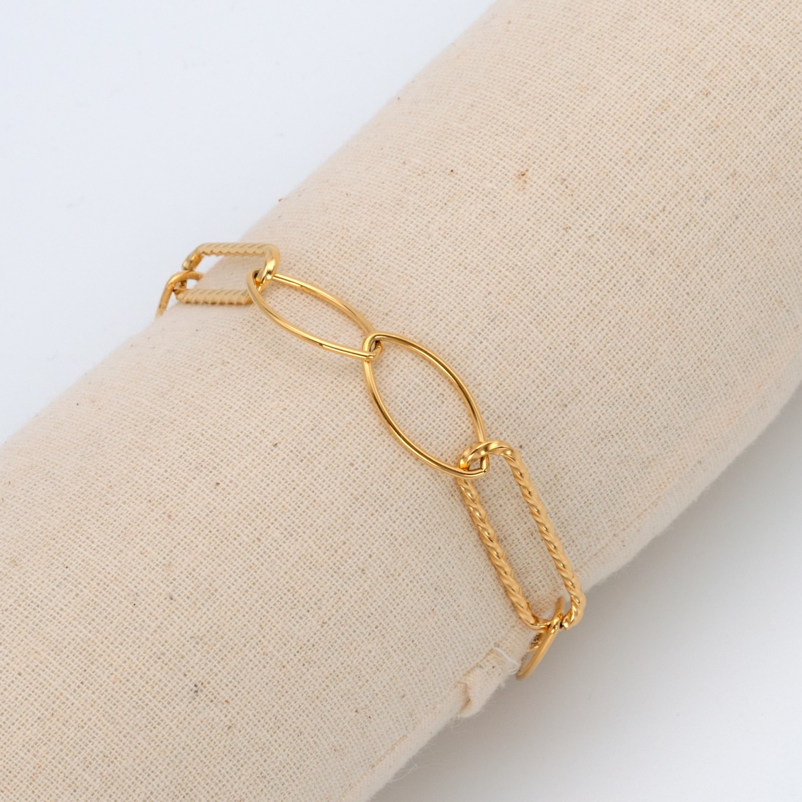 Thick Rectangle and Oval Chain Bracelet Color:Gold