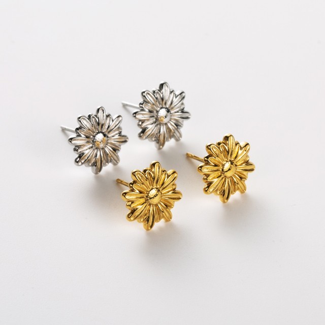 Mini Daisy Stud Earrings 