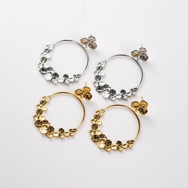 Clover Detailed Hoop Earrings Color:Silver