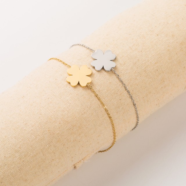 Mother-of-Pearl Bracelet with Daisy