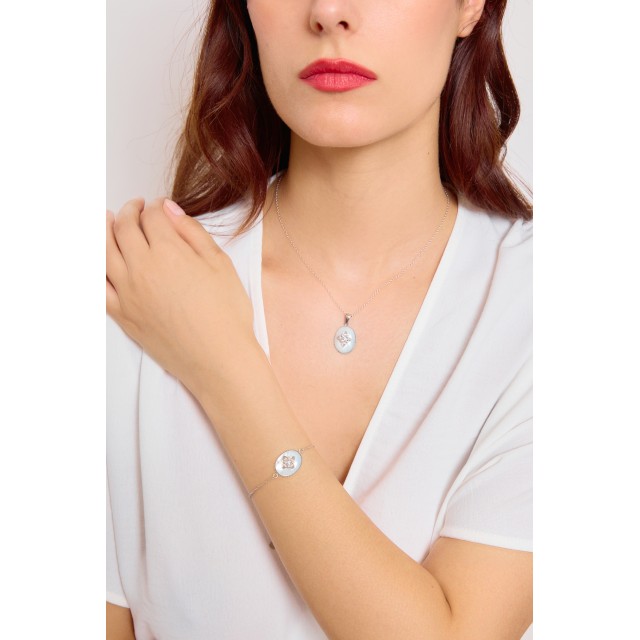 Collier Pendentif Médaillon de Nacre à Trèfle en Strass